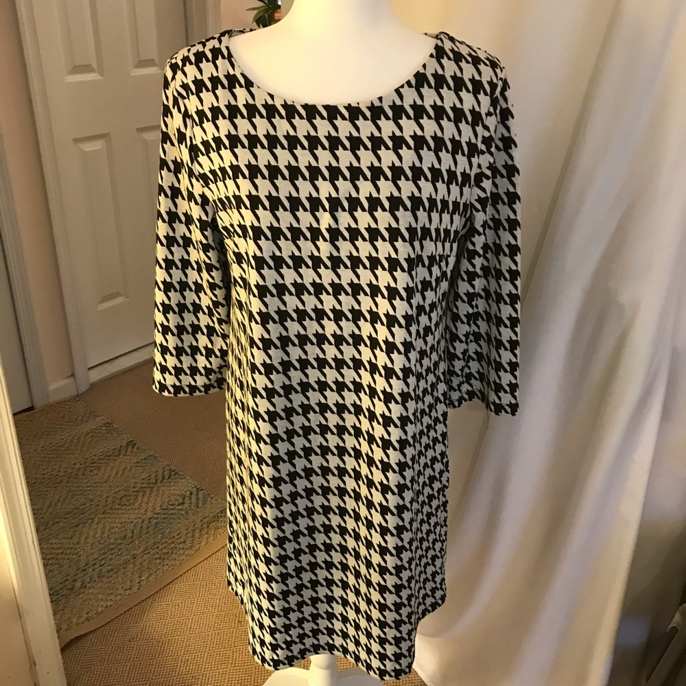 Apt 9 Black/White Patterned Knit Shift Dress Sz L